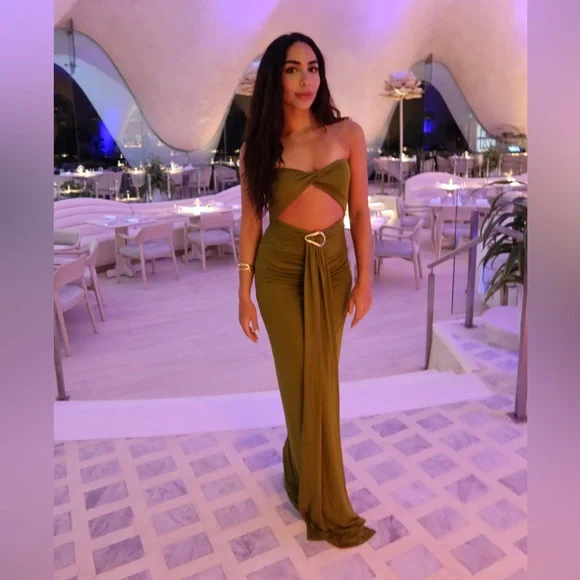 Farrah Gown in Pear Green - Picture 3 of 3